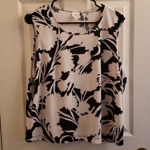 🤯3/$12 True Beauty Black & White Floral Blouse 1X